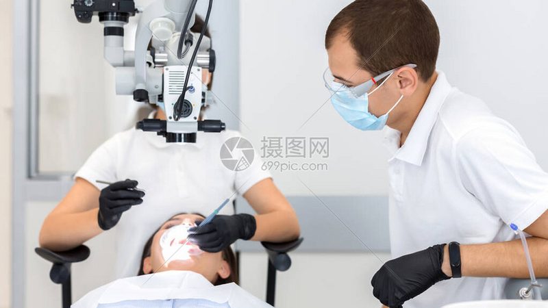 隐形矫正VS钢丝牙套：如何选择最适合你的矫正方案**